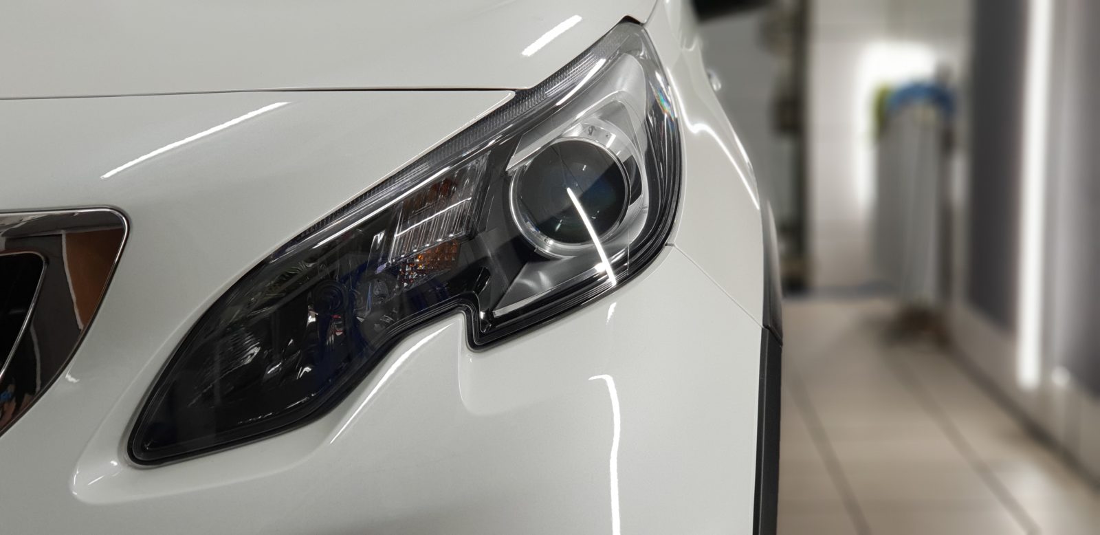 samochód z nałożoną powłoką ceramiczną